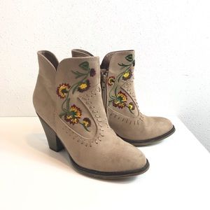 MIA Melrose Western Ankle Style #GG1843 Size 6